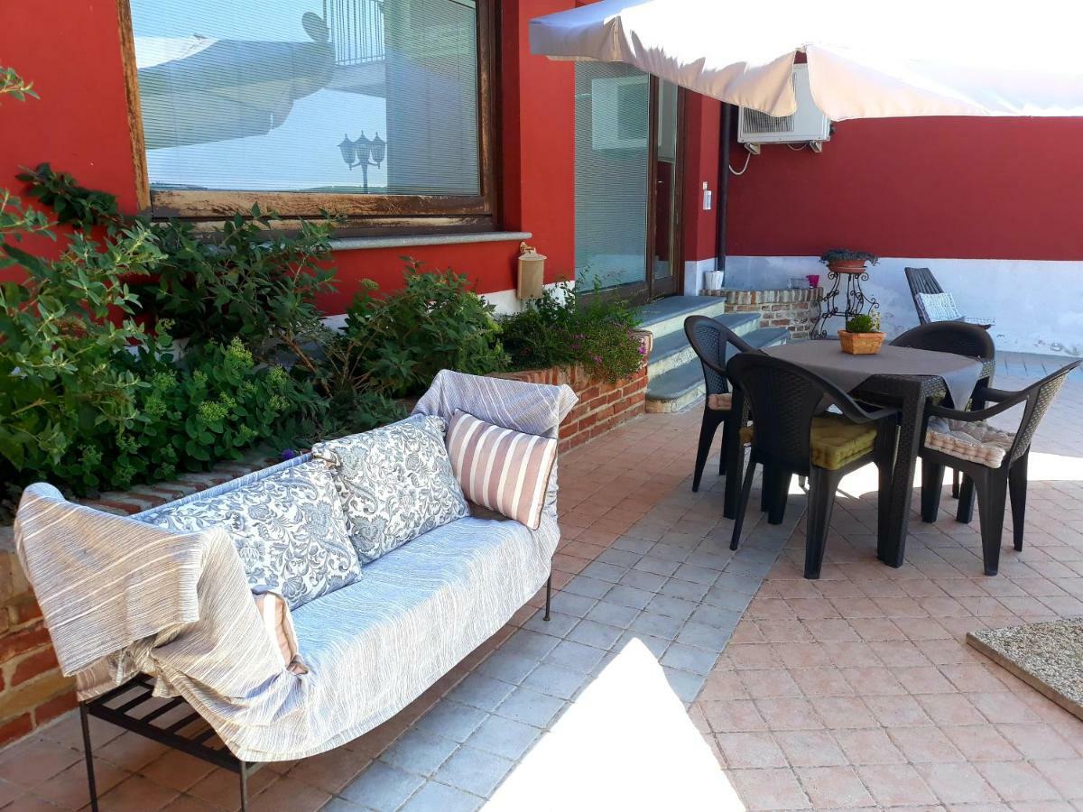Cascina Roella Guest House Monforte D'Alba Exterior photo